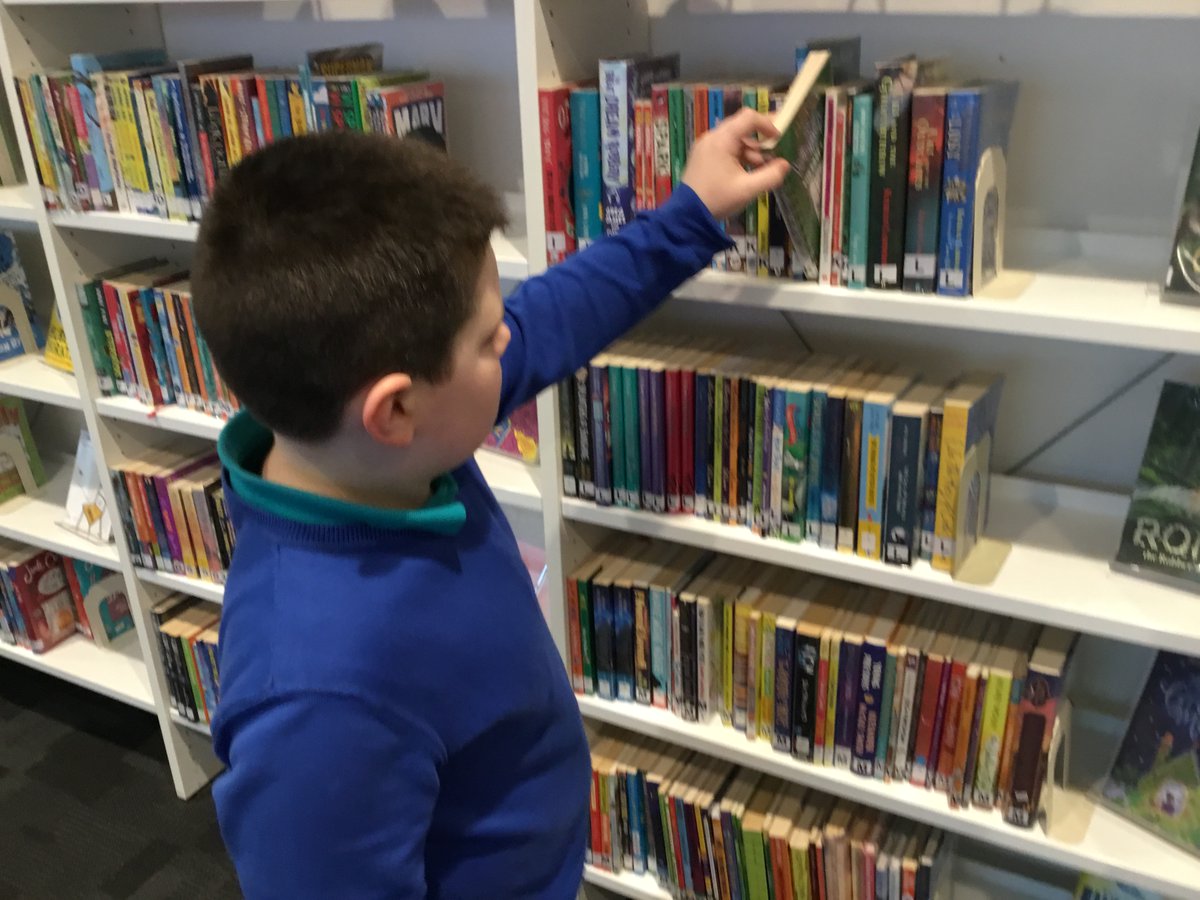 Primary 4a had a great time choosing books at Barrhead Library yesterday, with help from the very helpful and efficient staff there. #readingschool @ERCL4 #Scottishlibraries