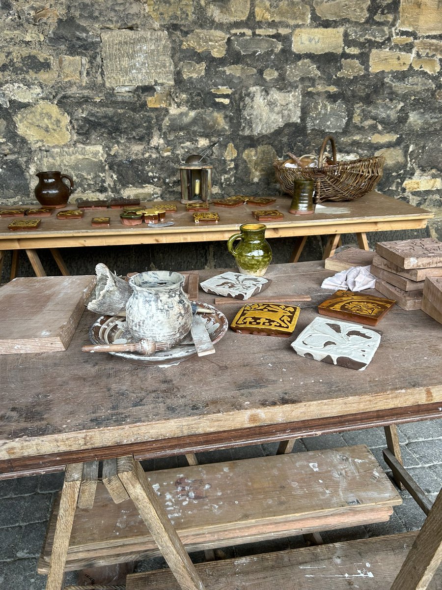 Medieval tile making happening in our Artisans Courtyard this weekend. Be sure to stop by and try your hand at this fun craft 🏰

alnwickcastle.com/booking