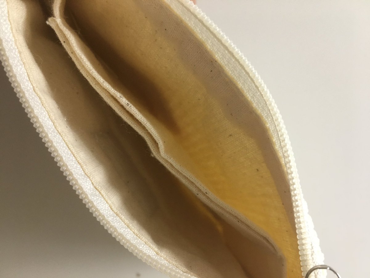 EaTaeta's tweet photo. ♡กระเป๋าตังค์ แบรนด์ the small (สีครีม) ♡

— 70 บ. —

🌟ยังไม่เคยใช้
🌟มี 3 ช่อง ใส่เหรียญ,บัตร,แบงค์
🌟สีจริงสวยมากๆ

📦 ค่าส่ง 30

#กระเป๋ามือสอง #กระเป๋าสตางค์ #กระเป๋าตังค์ #ส่งต่อเสื้อผ้า #ส่งต่อกระเป๋า #ส่งต่อเสื้อผ้ามือสอง #เสื้อผ้ามือสอง #ตลาดนัดsanrio #thesmall https://t.co/ytDg9dXA6o
