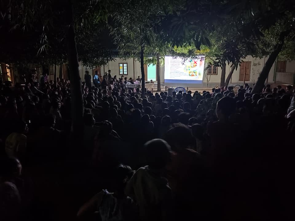 လေကြောင်းတိုက်ခိုက်မှုများရှိနေ၍ စစ်ကိုင်းတိုင်း၊ အရာတော်မြို့နယ်ရှိ ကျေးရွာတစ်ရွာတွင် အရာတော်မြို့နယ်လူထုသပိတ်ဦးဆောင်ကော်မတီနှင့်  နည်းပညာတက္ကသိုလ်(မုံရွာ) ကျောင်းသားများသမဂ္ဂတို့က ၂၀၂၃ ခုနှစ်၊ မတ်လ ၃၁ ရက်တွင် လေကြောင်းအန္တရာယ်ဆိုင်ရာ အသိပေးဟောပြောသည်။
#WhatsHappeningInMyanmar