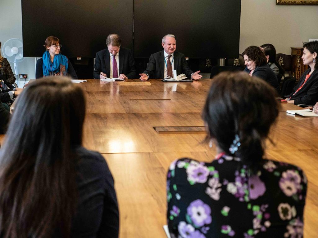 Fantastic meeting with <a href="/LeoDochertyUK/">Leo Docherty</a> &amp; <a href="/JustinMcKenzieS/">Justin McKenzieSmith</a> <a href="/FCDOGovUK/">Foreign, Commonwealth & Development Office</a>. Fellows raised pressing issues inc tackling disinformation, supporting civil society in Belarus &amp; the need for the UK’s ongoing support in promoting the #ruleoflaw. Thanks Fellows for speaking so powerfully!