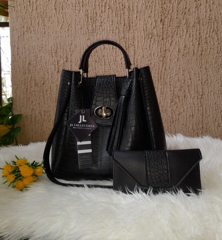 Jlcollections's tweet photo. Neatly done cooperate hand made bag by jlcollectionsbrand,we are available to take your orders @08053831379 https://t.co/7bH13HTUNm