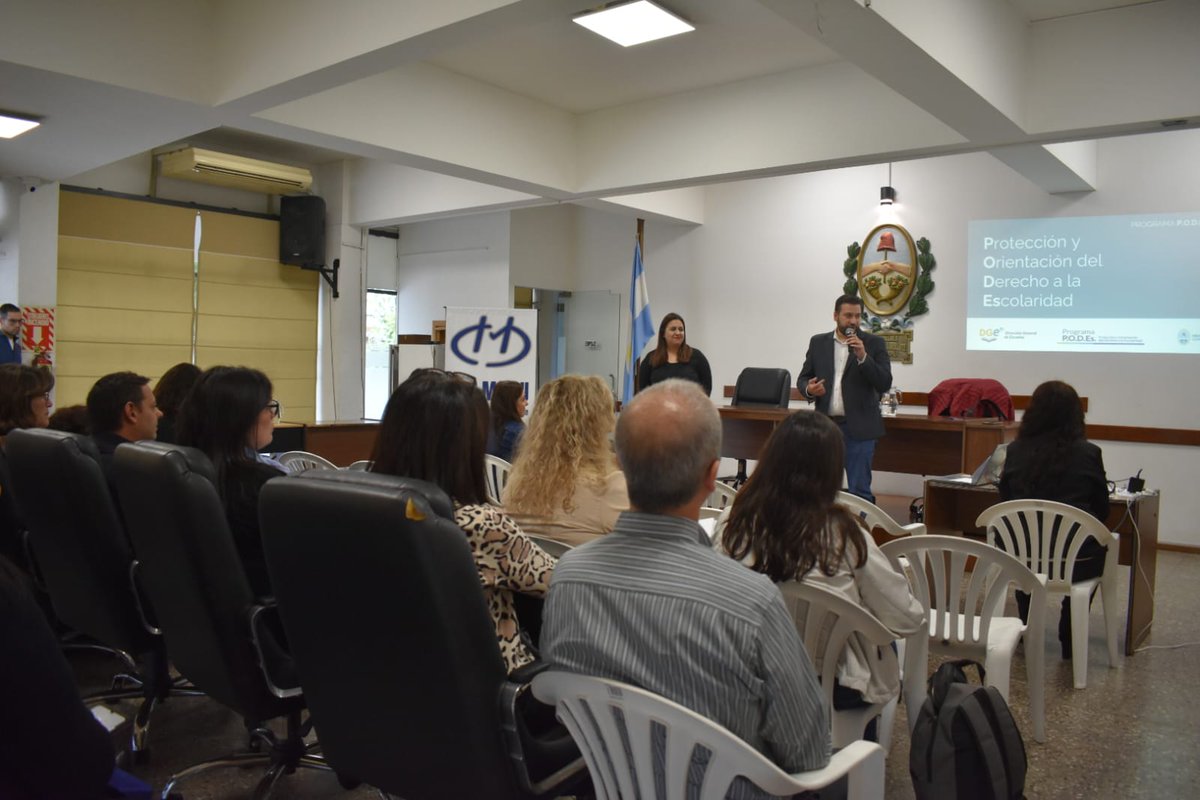 MauriPintiClop's tweet photo. La permanencia de nuestros chicos en las instituciones educativas es fundamental para su contención y formación integral

El programa PODEs es un equipo de docentes con vocación para que niños y adolescentes en riesgo de abandono escolar sostengan sus trayectorias educativas https://t.co/y3LsMnjNIz