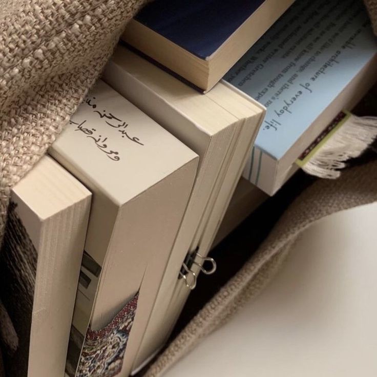 glmorestudy's tweet image. ⌕ #studytwt • #collegetwt • #langtwt • #studytwtbr • #booktwt 💻

ㅤㅤ. mands | 2006
ㅤㅤ. istp, ela/dela
ㅤㅤ. foco: passar na uerj,
          melhorar meu inglês
ㅤㅤ. ainda não sei bem o que cursar :(

🫶🏻 : livros, mangás, animes, filmes, gym e música 

 ♡/↺ = mutuals