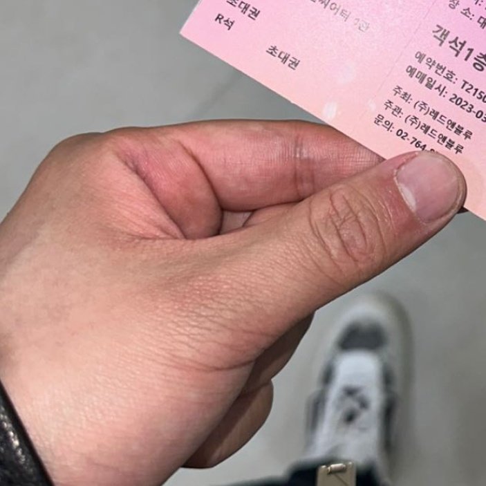 yes__imcrazy's tweet photo. 손 이런거에언제쯤안꼴리는걸까? 。  。  。 https://t.co/BaaEluOBDI