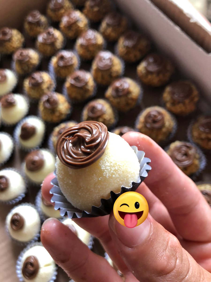 Ai como eu amo meu trabalho 😋😋😋😋 
<a href="/Winnesouzadoces/">Winne Souza Doces</a>