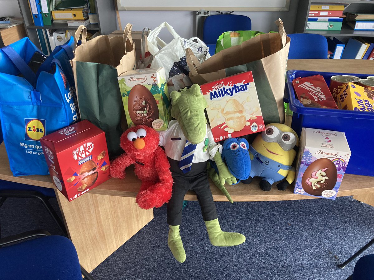 Massive well done to all <a href="/Dumbarton_Acad/">Dumbarton Academy</a> for the donations to the foodbank! Proud of you all ! Have a great Easter #goodtimes