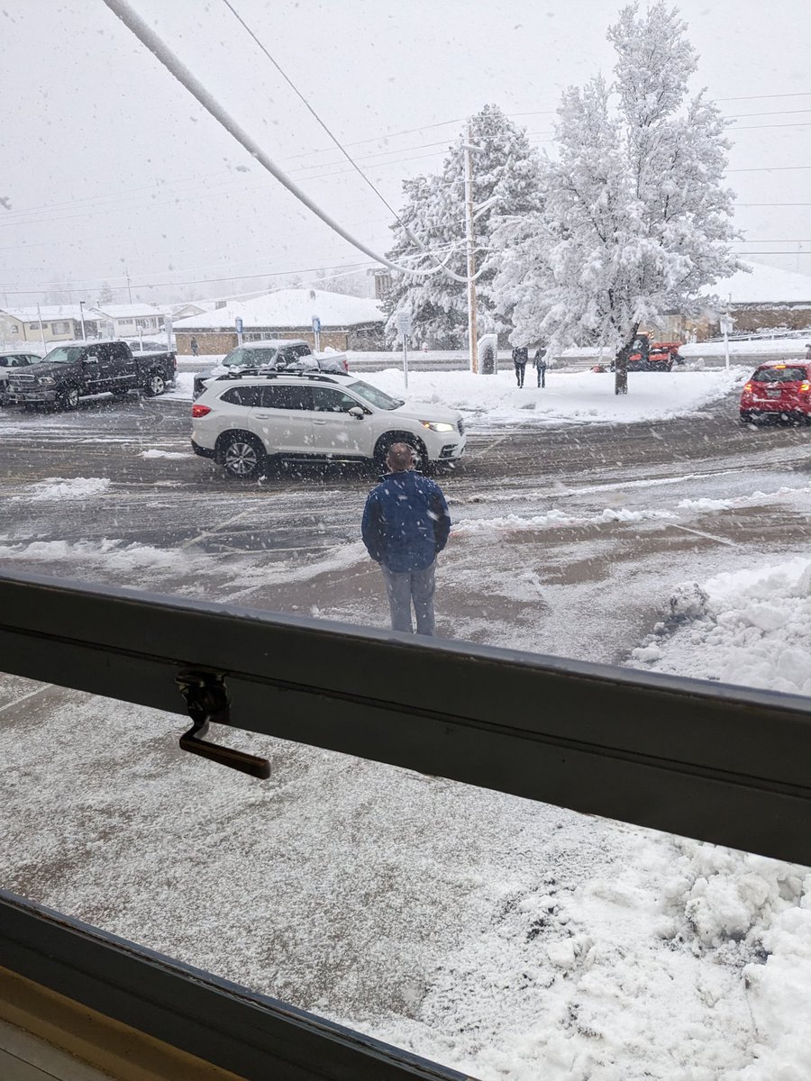 chambderdad's tweet photo. Doesn't matter if it's rain or shine or even a blizzard the day before Spring Break, our @bvillelakers principal Mr. Murray is outside the front doors every morning to welcome students to school! https://t.co/g7qjVsRTev