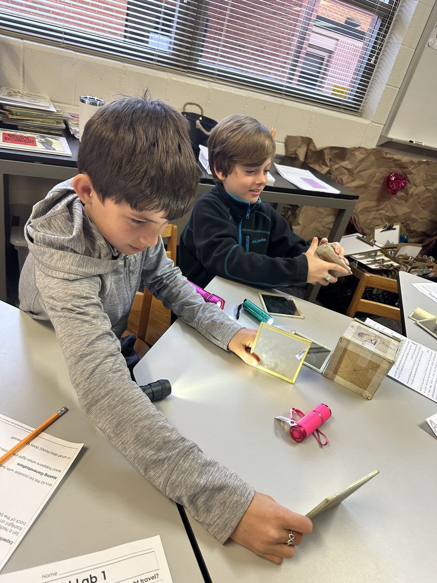 CFESMediaCenter's tweet photo. 4th grade Mustangs have had the best time reading about and experimenting with light the last few weeks at different stations around the Media Center. #cfesmediacenter #cfesmustangs https://t.co/uOhh6WQpZc