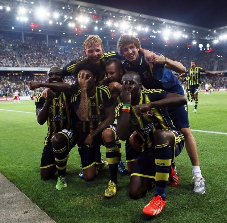 “Bir daha girmem o yola, bir daha sevmem kimseyi, bir daha inanmam kimseye. Anlasana bir daha yaşayamam aynı şeyleri.” Öyle işte...