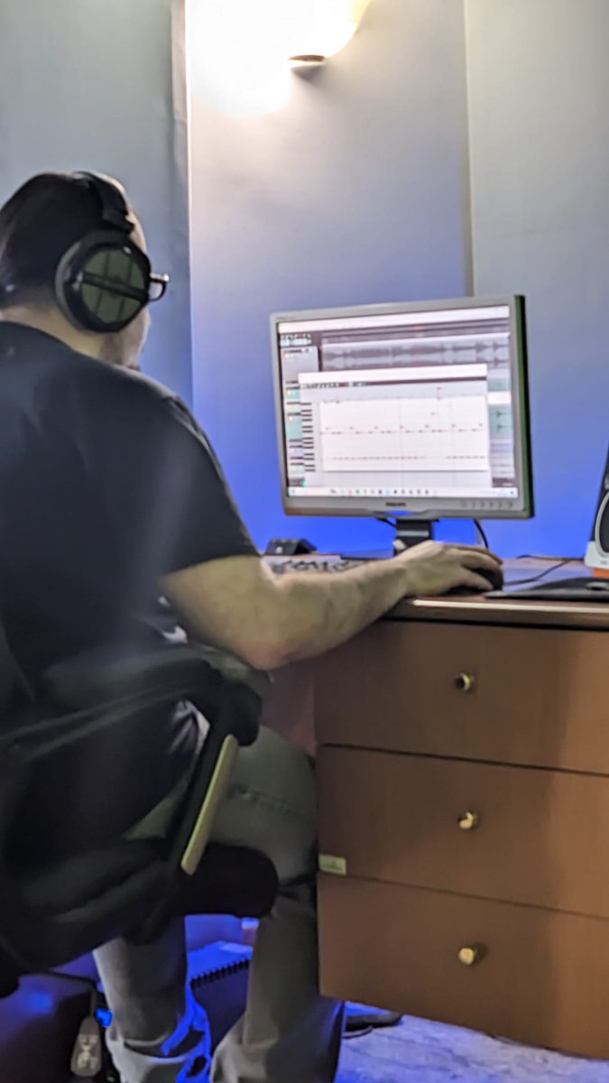 AllMight_Studio's tweet image. Sometime I prepare some work in my home studio for finalizing them in the main studio. 🎧 

This allow me to work also in specific moment of the day. So if I&apos;m inspired I can record my ideas! 💡🎶

#composer #projectstudio #Vtuber #VTuberEN #Vtuber素材