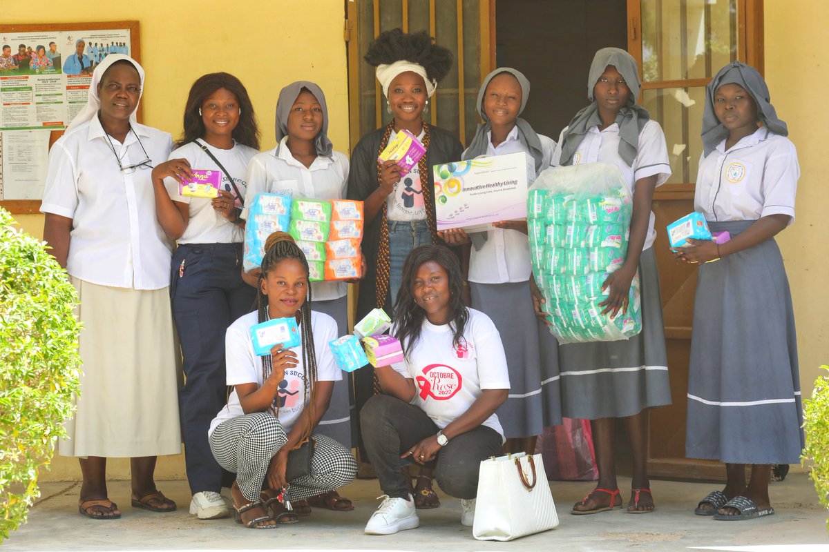 womensuccessorg's tweet photo. 📍Lutte contre la précarité menstruelle.
Nous avons distribué plus de 400 protections hygièniques en faveur des filles et femmes des Lycées Feminin, Assomption, Goré et celle de la prison de Klessoum.

#precaritemenstruelle #regles #santé https://t.co/gyUGYveF8H