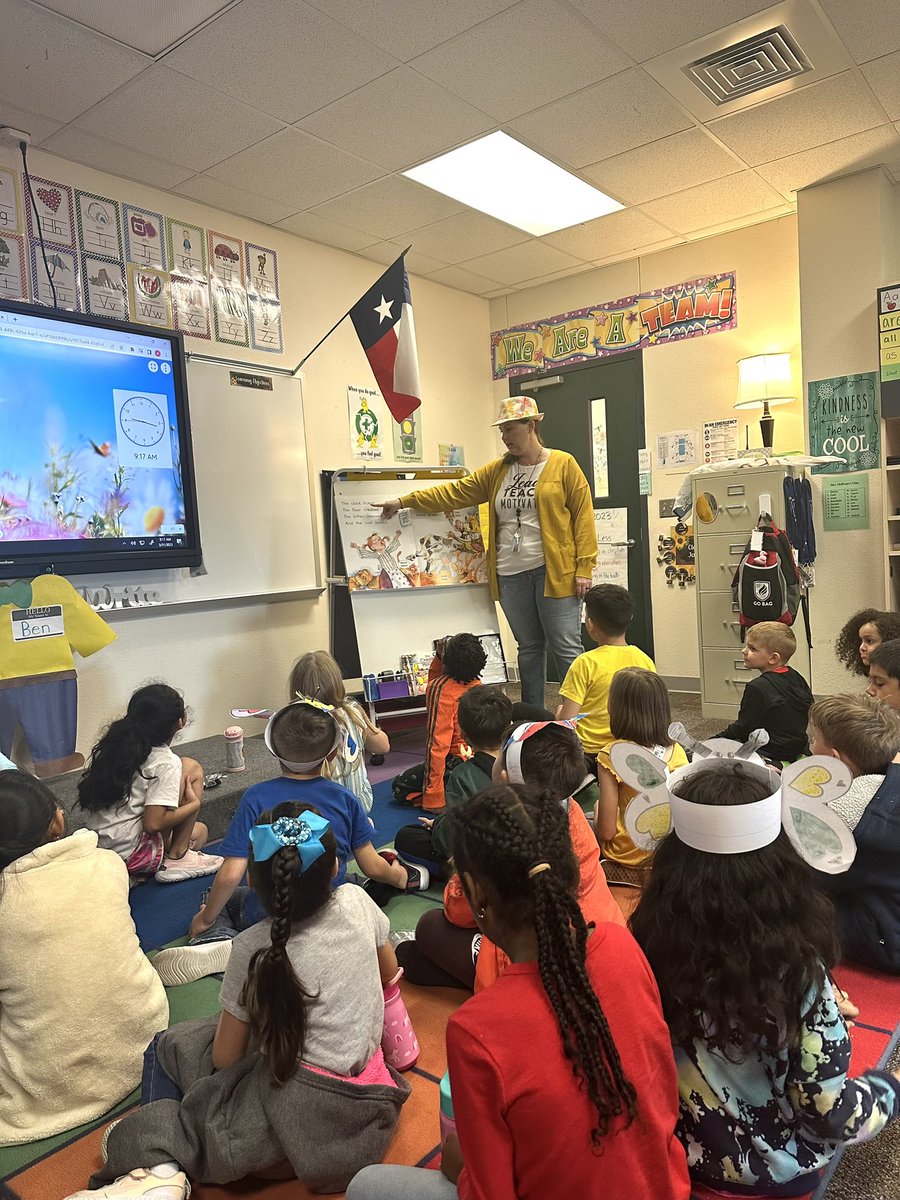 AngieELemons's tweet photo. Shared reading + student engagement = a LOVE of reading and so much learning ❤️ @HCEFirstGrade @EMSISD https://t.co/84ue5UKojq