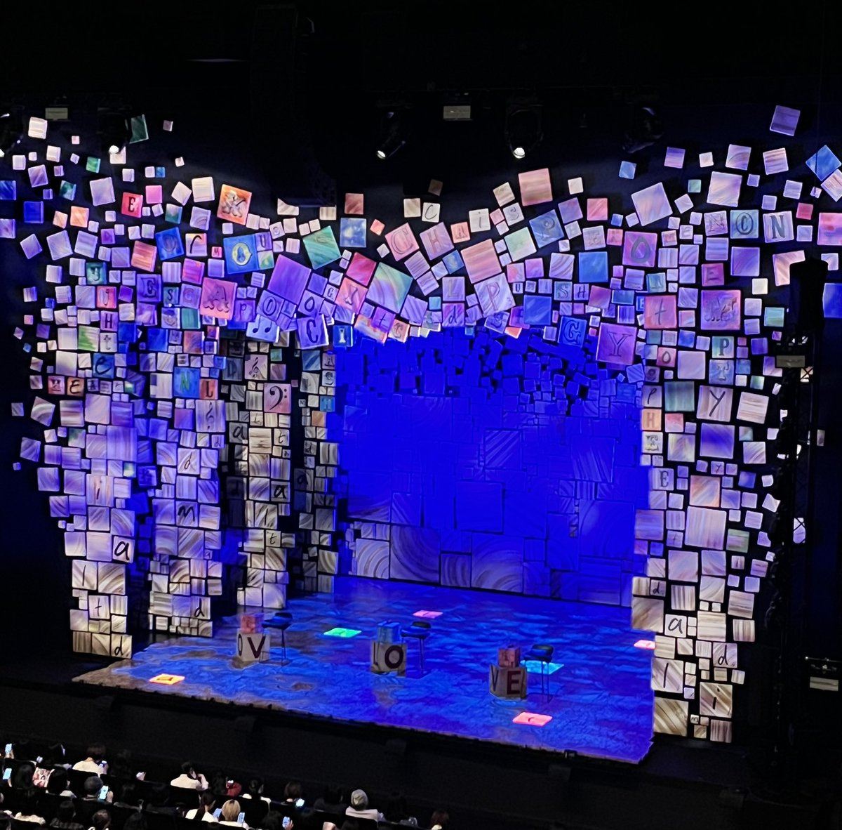 izaesR0kQ6JqOT5's tweet photo. 今日は、ミュージカルを見に行きました。アフタートークイベント「ミスターワームウッドの部屋」。聞いてて、楽しかったし昆夏美さんが可愛かった。
#渋谷　#シアターオーブ　#マチルダ　#Matild  #ミュージカル　#舞台　#イベント　#アフタートークイベント　#ミスターワームウッドの部屋 https://t.co/yXAArqdSvA
