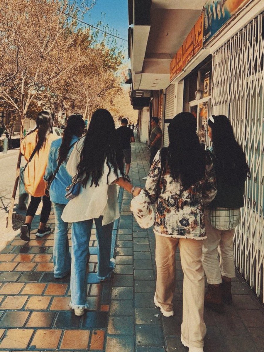 ODINiiius's tweet photo. 🏮

این دیگه تکثیر شجاعت نیست، رسما گاییدنِ بسیجیاس😂
‌ ‌
#مهسا_امینی #نه_به_جمهوری‌_اسلامی #MAHSAAct https://t.co/Sm9Ny4hrwa