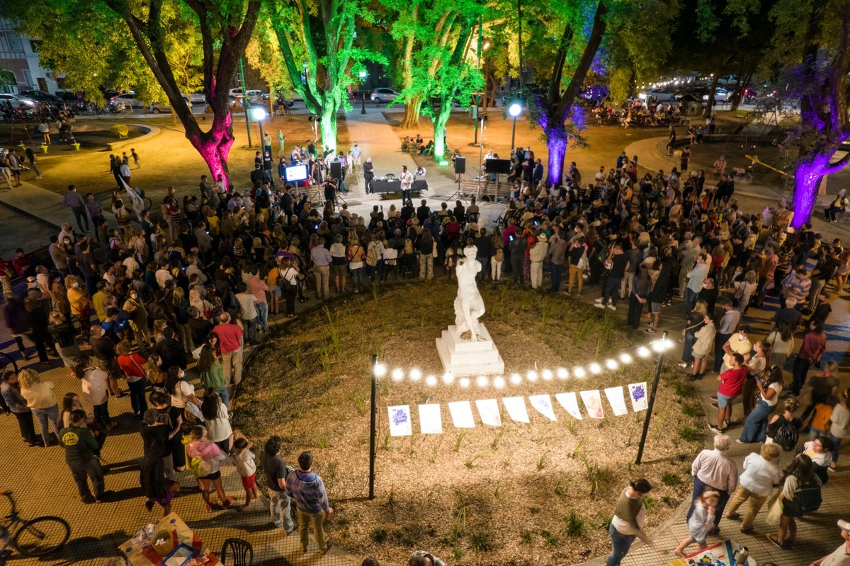 _SantaFeCapital's tweet photo. #Agenda │En Santa Fe Capital siempre hay algo para hacer ⛪️🎭🎶

Hoy no te podes perder La Noche de las Ideas; y durante todo el fin de semana disfrutá de ferias locales, música en vivo, teatro y paseos recreativos.

👉🏻 Conocé todos las actividades en https://t.co/0mo63YqqED https://t.co/nE7TmbSNsc