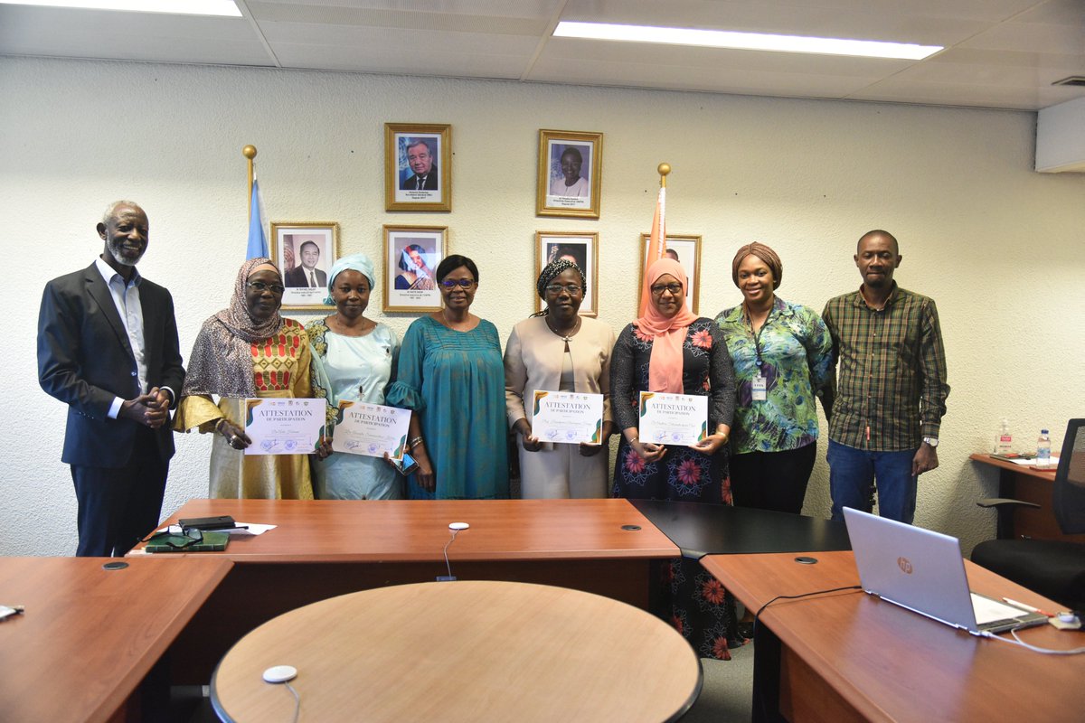 La Rep. <a href="/CecileZ9/">CecileZ</a> a remis des certificats aux femmes chirurgiennes 🇨🇮🇹🇩🇲🇱🇧🇯 pour leur contribution à la réussite de la mission opératoire de fistule obstétricale en marge des célébrations de la JIF2023. #EndFistula <a href="/Santeci/">Ministère de la Santé et de l'Hygiène Publique ci</a> #jif2023