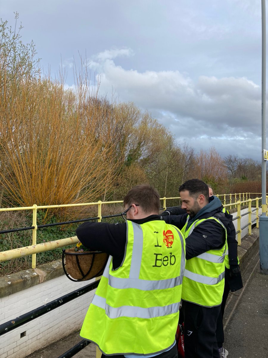 SustransNorth's tweet photo. Creating better streets starts with the community, so we were excited to help @LoveBebington with the adoption of #BebingtonStation 🌻

The 4 schools we're working with are currently making art to go on the banners so keep an eye out for more colourful additions!

#ByOurs https://t.co/fZ9nisI1gB