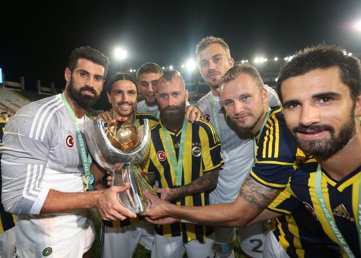 “Bir daha girmem o yola, bir daha sevmem kimseyi, bir daha inanmam kimseye. Anlasana bir daha yaşayamam aynı şeyleri.” Öyle işte...