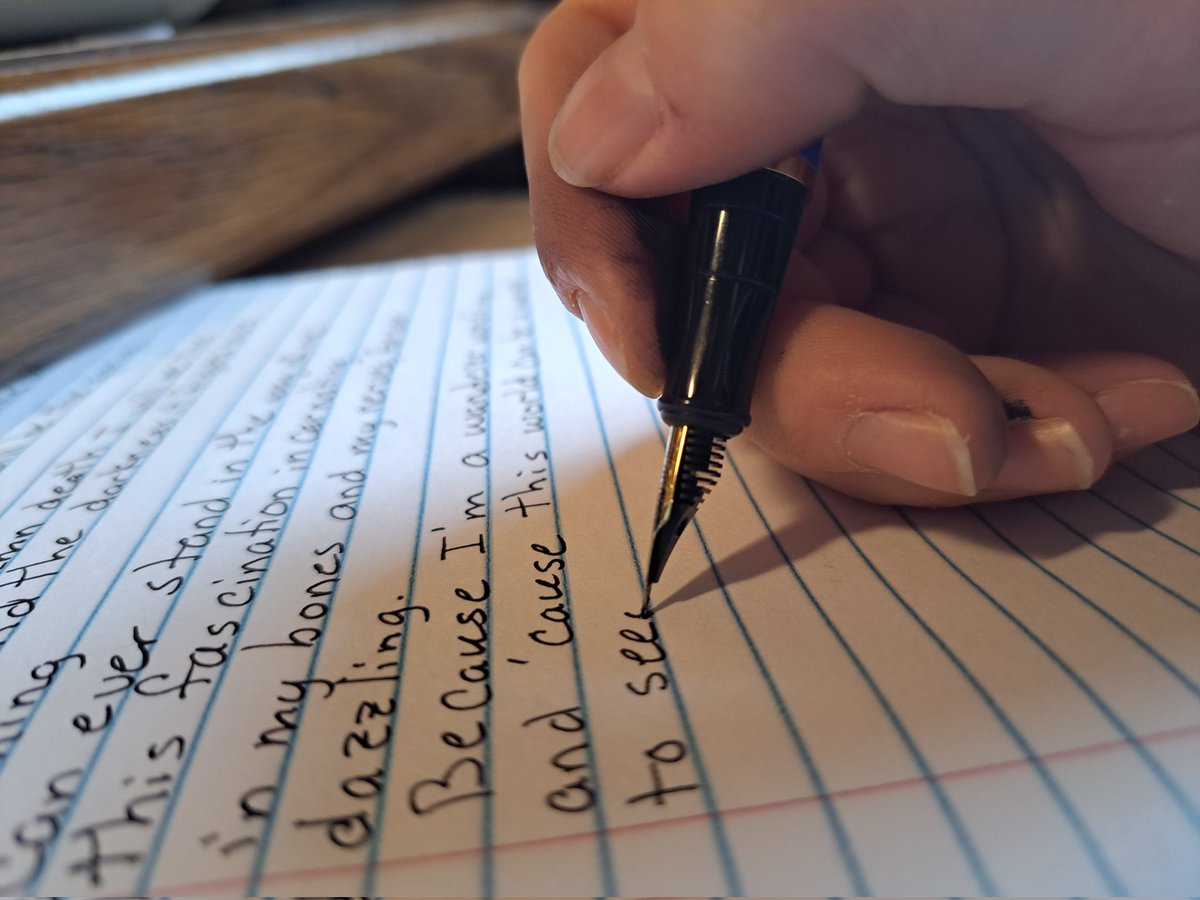 EJ_Ginger's tweet photo. Ink on fingers. A story on paper.

#amwriting #WritingCommunity #fountainpen #shortstory #poetry https://t.co/bruIKvq0mu