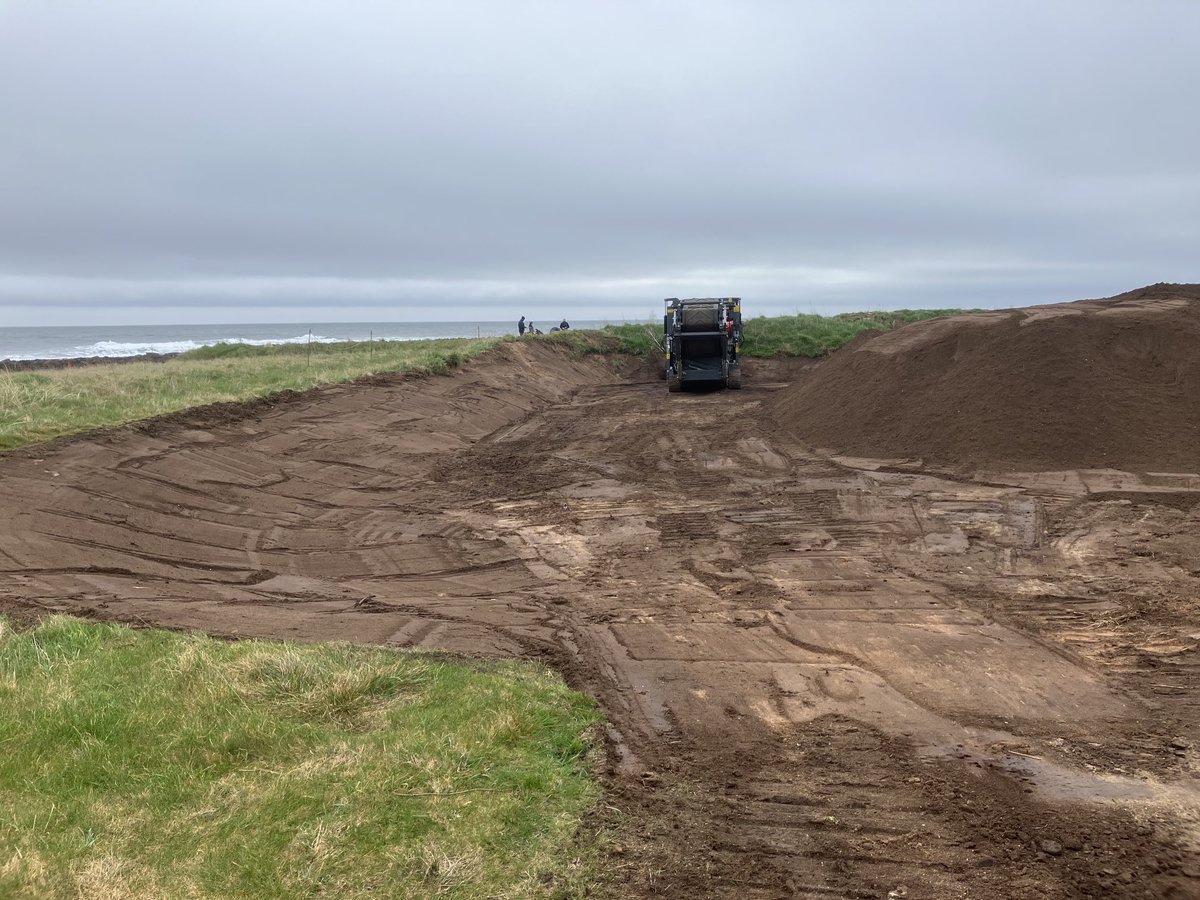 dunbarplant's tweet photo. Thanks @dunbargolfclub and ⁦@paul_armour⁩ for the opportunity to process your material to generate a great sustainable root zone whilst looking after a hugely important habitat for the sand martins. If you have a similar situation requiring a solution give us a shout!! https://t.co/hb34OmIid4