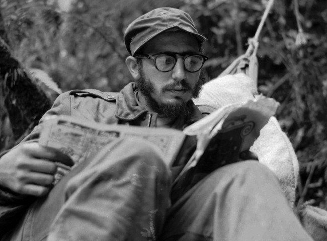 #Fidel “(…) conviene no solo la lectura que no sea solo entretenida, conviene también la lectura que nos enseñe, aunque tengamos que prestar atención; no debemos ser lectores solo de cosas que son muy entretenidas, y quedarnos sin saber nada de los demás”. #DíaDelLibroCubano