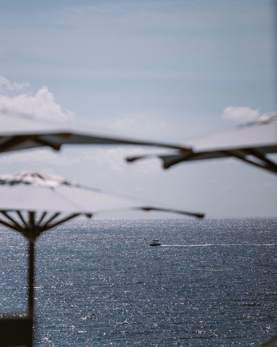 Your Floridian riviera getaway is nearing. Wake up each morning to a sea of blue before the day's plan becomes as spontaneous as the waves. Trust us with the rest, including an extra night on us. Get started by visiting tinyurl.com/mwpaa8ux  #FSFortLauderale #FourSeasons