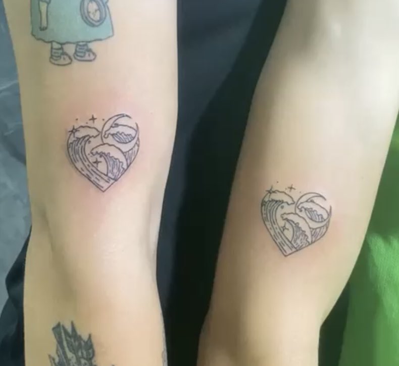 MARcelle 🌊 
LUAna 🌙

Quem conhece sabe que a nossa conexão é de outras vidas e inexplicável. 🧡