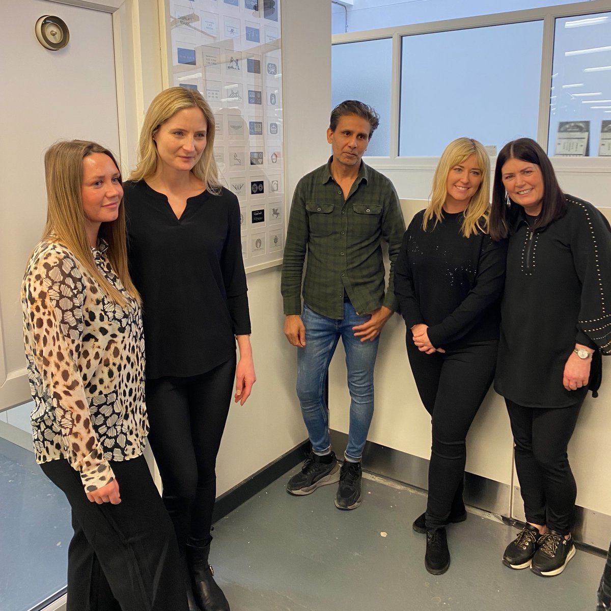 Hockley_Mint's tweet image. Hockley Mint recently hosted a #workshoptour for Jessops Jewellers ✨ Their team got to see the inner workings of our factory and #jewellery manufacturing processes 💍 Thank you @TheAssayOffice for showing Jessops around your Birmingham Headquarters, it was a very busy day!