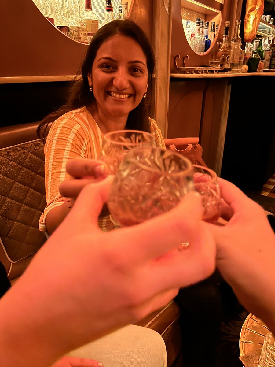 kimmythekidney's tweet photo. IT WAS FATE being surrounded by kidney bean tables at #Youngblood my new fav cocktail spot in SD! π«πΈ gotta love having such amazing colleagues @LWCasey615 & @MonicaVivek to share cocktail adventures & late night pizza noms! #pizzaMe #teamNegroni #needThatTable @BCMPedsRenal https://t.co/NabqN1XWLQ