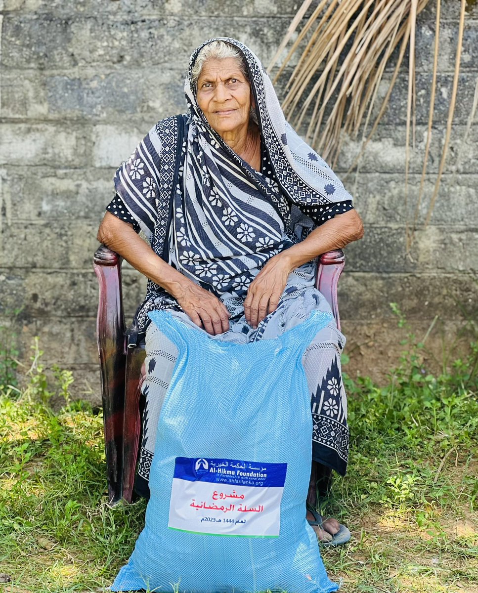 Abu Huraira reported: The Prophet, peace and blessings be upon him, said, 'Give each other gifts and you will love each other.'
(Shahih Al-Bukhari)

#Ramadan2023
#Foodpacksdistribution
#makingpeoplehappy

Join with us
ahfsrilanka.org