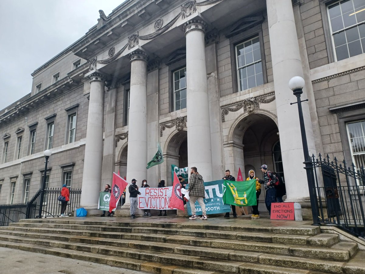📢The <a href="/DeptHousingIRL/">Department of Housing, Local Government & Heritage</a> has been occupied and its grounds are locked down. 

Our demands to this government are loud and clear: secure, affordable housing for all and an end to evictions!