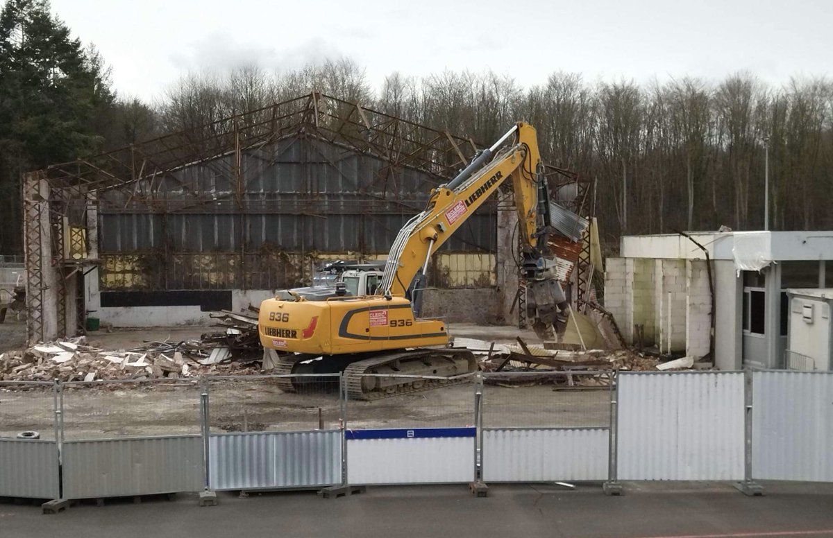[TRAVAUX AEROGARE]🔵🟠
 Point Mensuel  ✈

Au programme : 

📍 Démolition de la salle d'arrivée, et du hangar attenant. La construction de la deuxième partie peut débuter 💪

📍 Aménagement intérieur de la première partie 🤓

<a href="/cciseinestuaire/">CCI Seine Estuaire</a> <a href="/DeauvilleFr/">Deauville</a> <a href="/RegionNormandie/">Région Normandie</a>