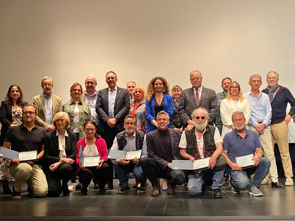 Parlamento de Cantabria (@parlacan) on Twitter photo El servicio de emergencias sanitarias 061 de Cantabria del <a href="/scsalud/">Servicio Cántabro de Salud</a> celebra hoy 25 años con un homenaje a todos sus profesionales desde 1998 al que ha asistido el presidente del Parlamento. El servicio de emergencias sanitarias 061 de Cantabria del <a href="/scsalud/">Servicio Cántabro de Salud</a> celebra hoy 25 años con un homenaje a todos sus profesionales desde 1998 al que ha asistido el presidente del Parlamento.