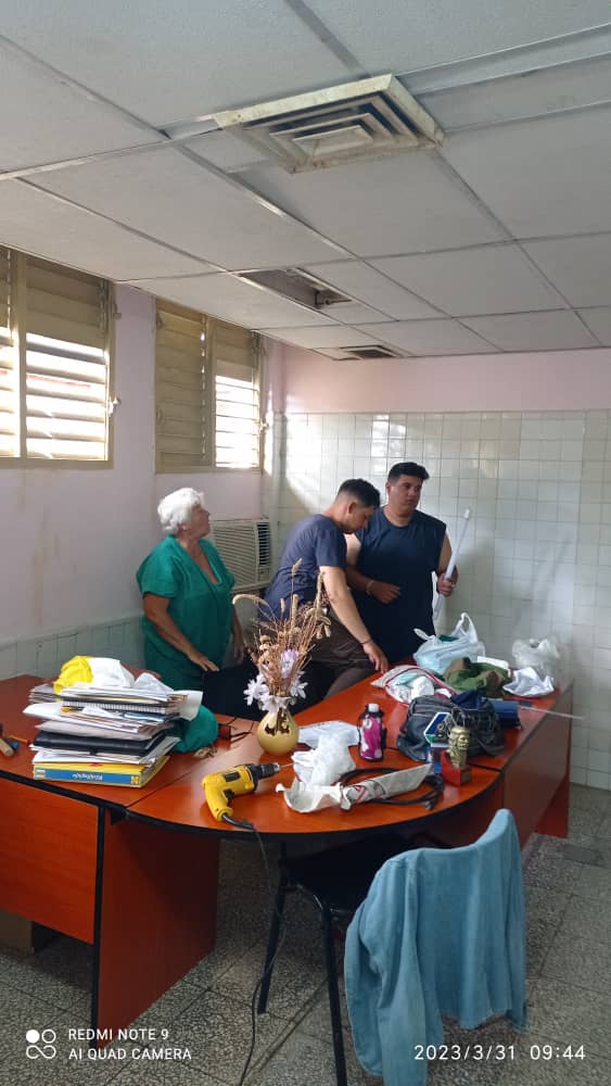 Los trabajadores de la SS UTEX de la <a href="/ucmvccu/">Universidad de Ciencias Médicas de Villa Clara</a> realizan acciones para asegurar y proteger el área...todo por su centro
➡️El sentido de pertenencia los invade, sacude y motiva
#MejorEsPosible