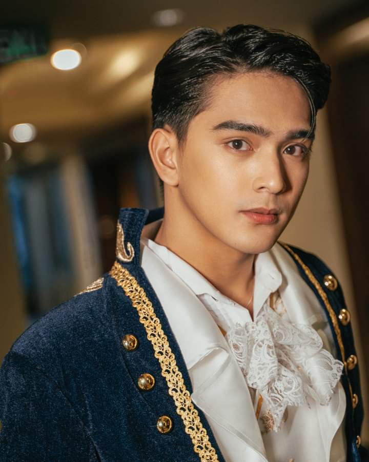 tmthycharliemet's tweet photo. I had the time of my life fighting dragons with you @kimchiraven

#RavenRigor
#PromPrince https://t.co/WnbQpHD11T