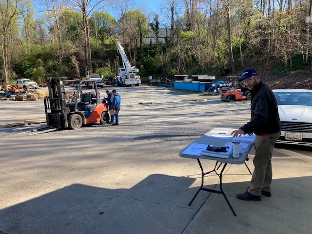 machine_marion's tweet photo. Les Morris, Mellott's Technical Trainer, is down in beautiful Marion, NC, at our partner company, #MarionMachine providing Forklift Training. #MarionforLife https://t.co/WXMyGuqGGn https://t.co/aHafGSOsRn