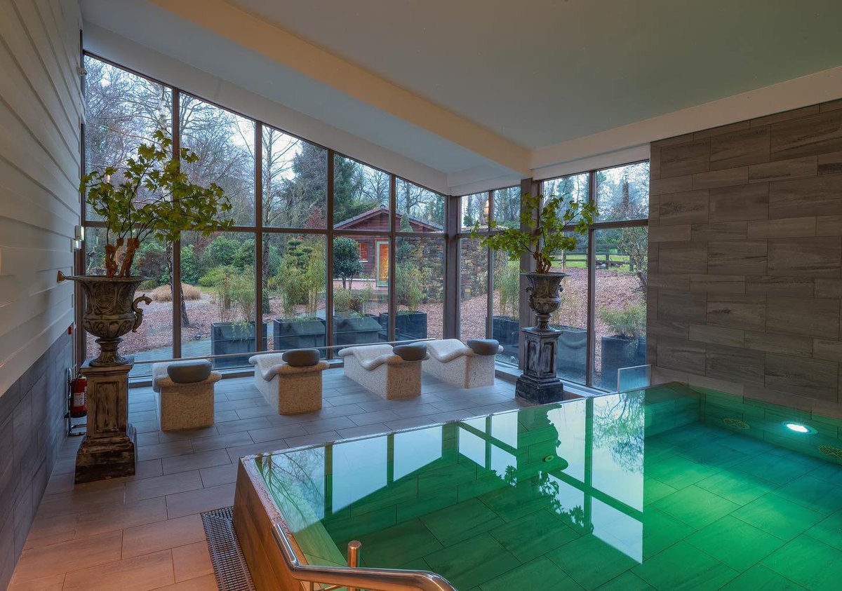 Our Hydrotherapy pool has nine different water jet stations to massage and manipulate the major muscle groups, easing tension and stress.

Have you experienced our Hydrotherapy pool at #monart? 💛