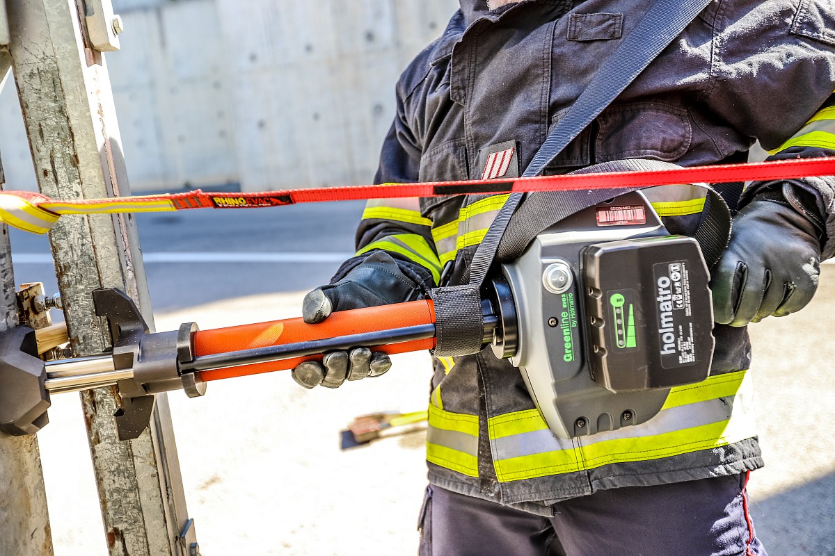 sdis_06's tweet image. 🚒 #VendrediOutils 🧰
👨‍🚒 A la manœuvre avec le CIS #LeCannet #Mougins avec nos outils de forcement, dernière génération présentant de nombreux avantages (maniabilité, gain de temps...) pour nous permettre d'être encore plus efficients lors des situations d'urgence 🚒.