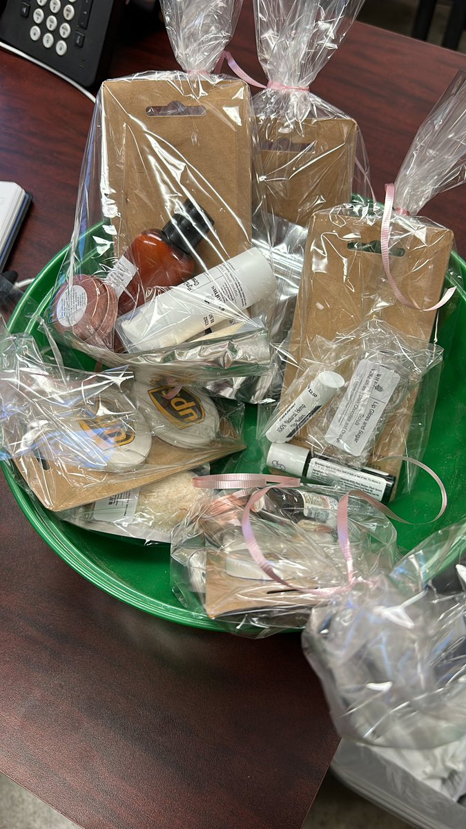 Ended woman’s month with gift bags for all of our woman here at UPS! <a href="/shawnhamilton44/">Shawn</a> <a href="/H0lly1124/">Holly Rogers</a> <a href="/ewells0403/">Liz Wells</a>