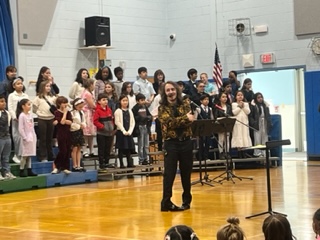 JFKOHARE's tweet photo. What a wonderful way to start the morning!  The chorus concert was AMAZING 4th graders.  Mr. Cicchino, you ROCK! #JFKPROUD #MUSICMATTERS https://t.co/APe3EcIUAM