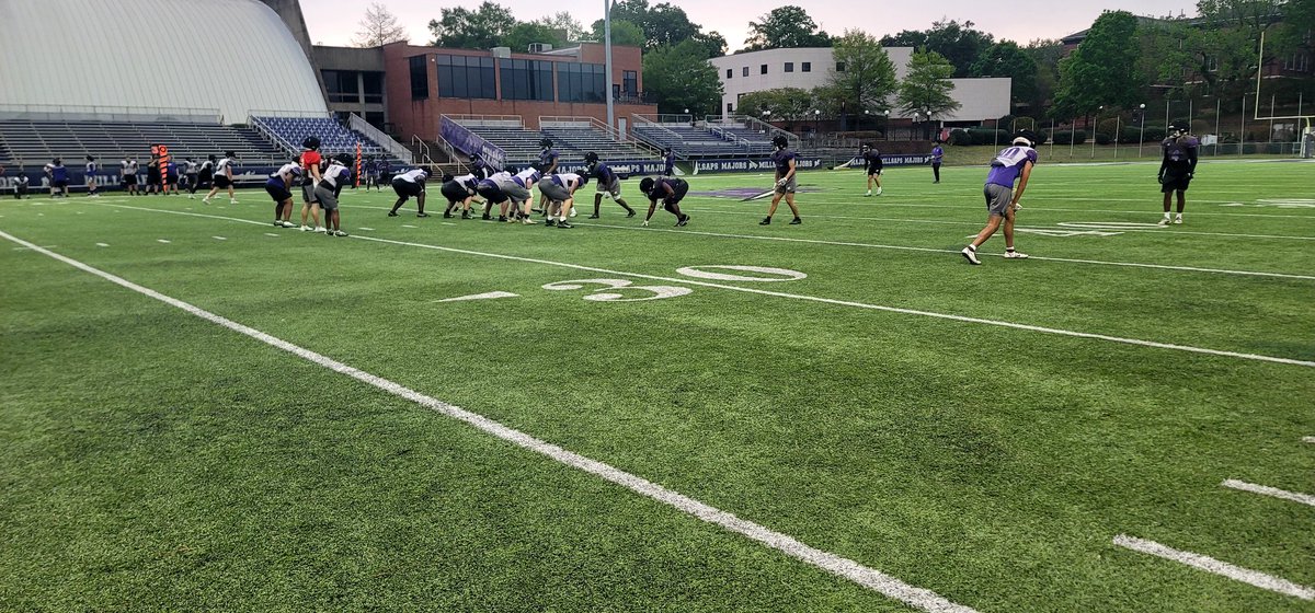 Spring Practice was lit this morning. <a href="/CoachTySharkNix/">Ty Nix</a> <a href="/HC_Carter1/">Coach Carter</a> @CoachKHarris08