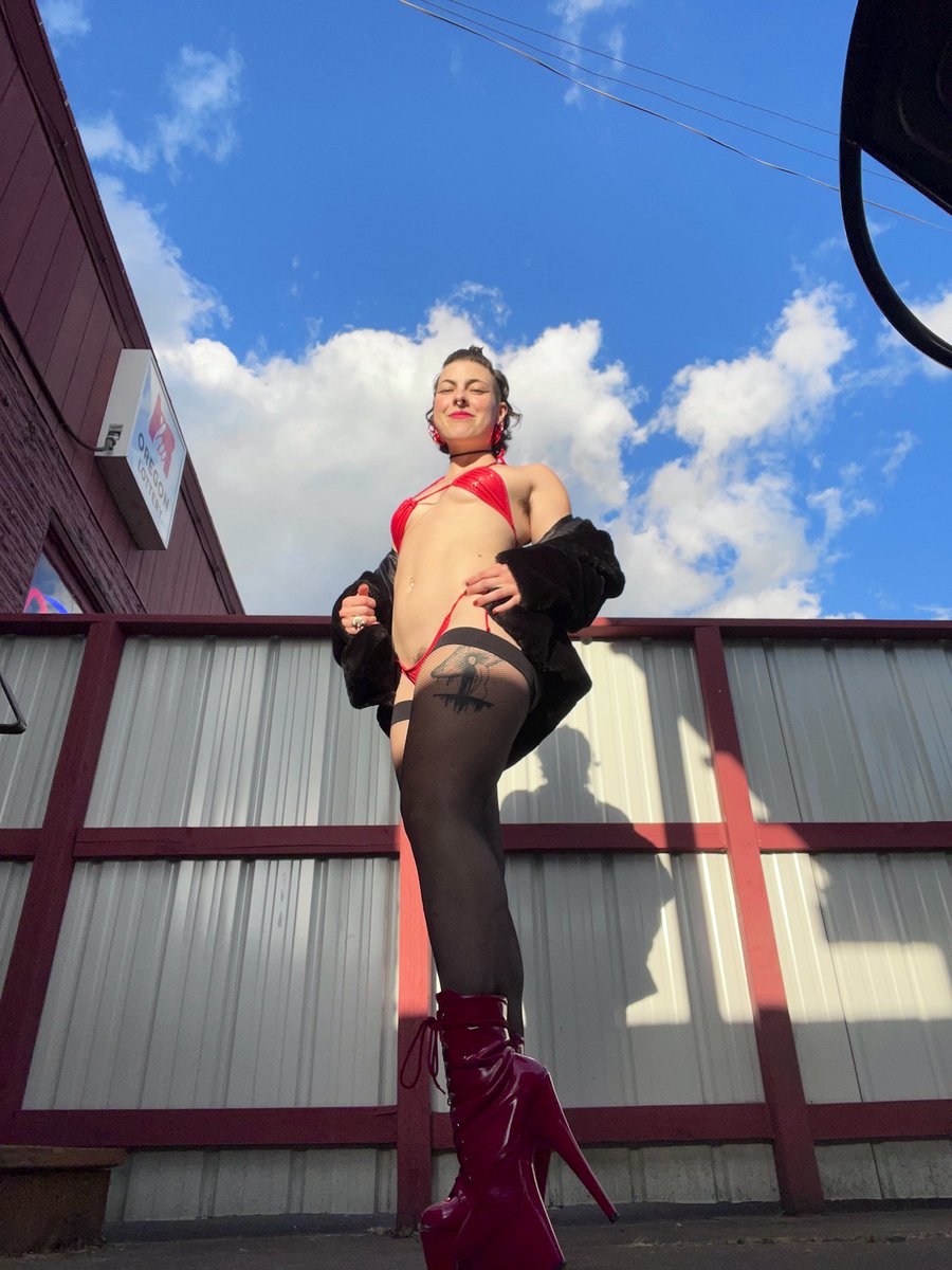 opallilly's tweet photo. Remember when I was hot for a living?  Now I’m just hot for free, what the heck 😂 oh wait that’s not true I still have an OF 😛 Love y’all, miss y’all https://t.co/WIJdyiYm7T