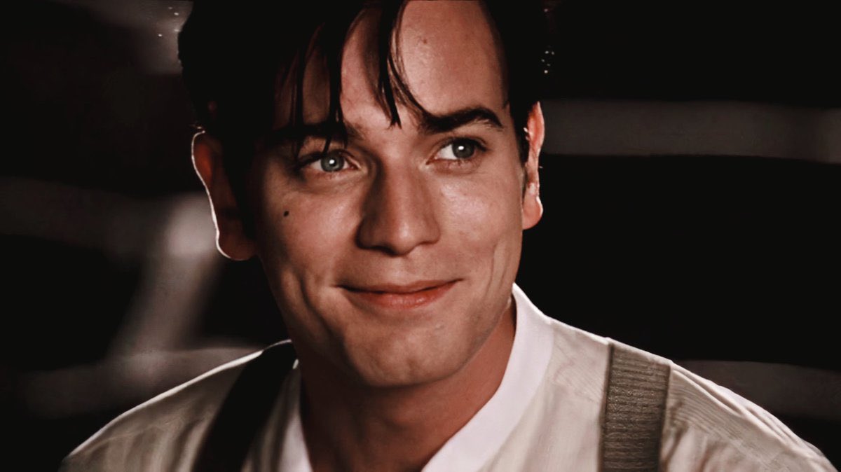 Happy birthday to the amazing Ewan McGregor, who deserved an Oscar nomination for Moulin Rouge! 