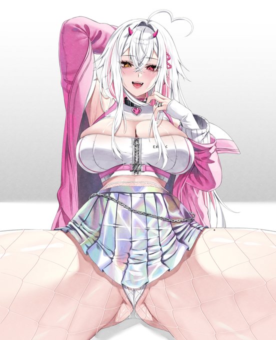 Vivi cosplaying Viper from Nikke 🐍🤍 