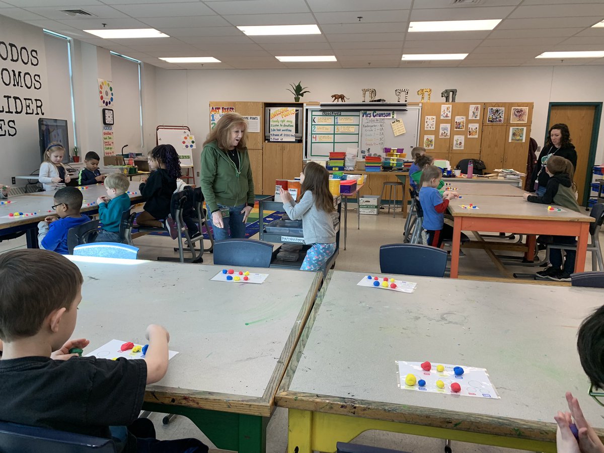 Clinton CES tweet media