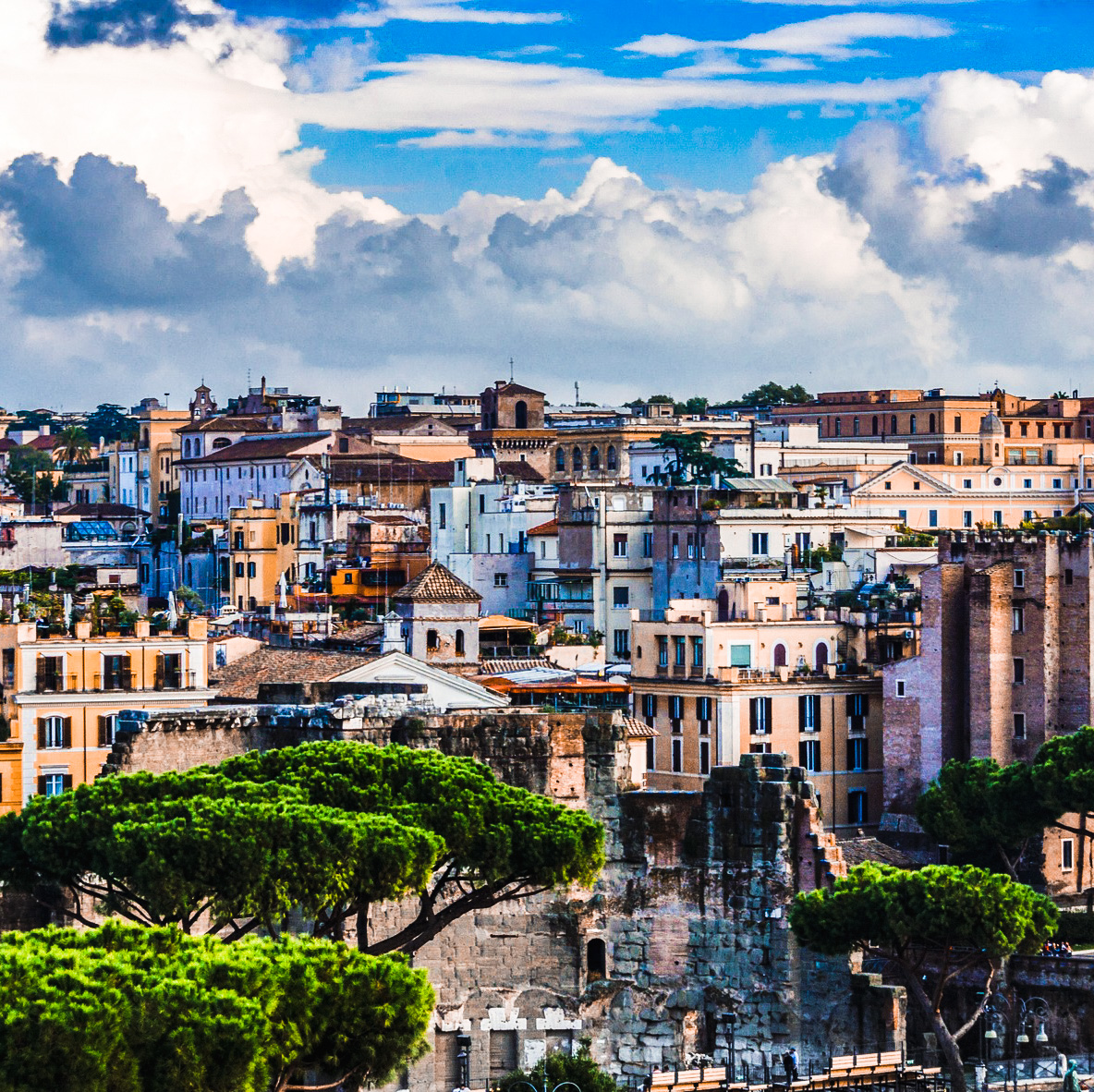 This is Spring... the 'roman' way: beautiful sunny days that can sudden take a turn for worse, and then clear out when the sun comes out again!
We love it! #springdaysinRome #weloverome❤️ #sunnydaysinrome 
Image credits: udo - from pixabay.com