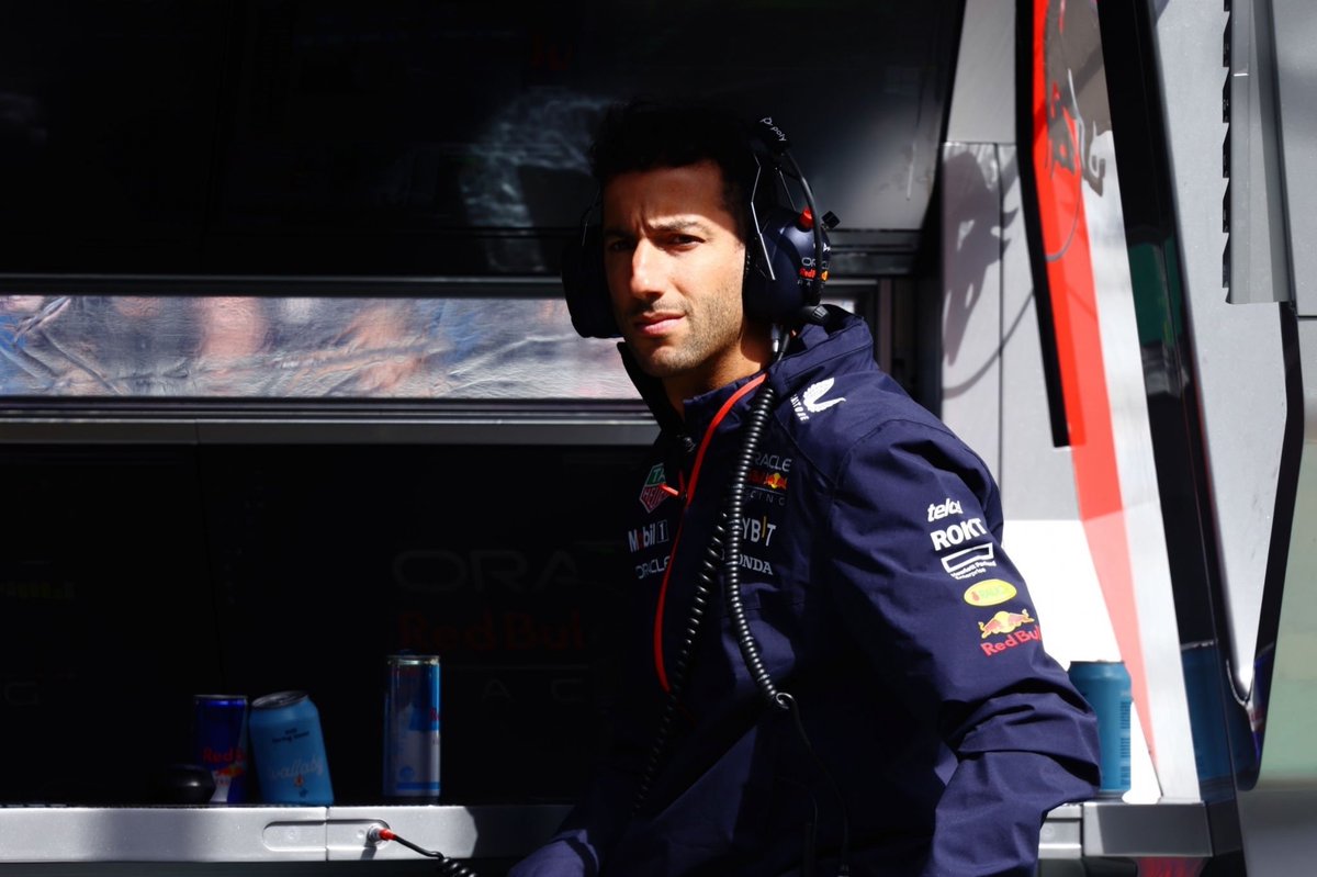 OsOfficialF1's tweet photo. It’s not the Australian Gran Prix without Daniel Ricciardo https://t.co/EHPdR09nwn