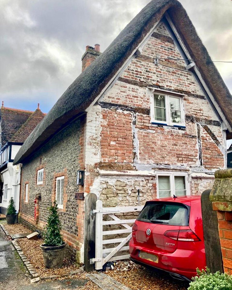 First stage of restoration over at Brightwell complete.

#TimberFrame #GreenOak #LimeMortar #PeriodRestoration #ClunchStone #HotLime #Brick #BrickRepair #PropertyRestoration #ExteriorArchitecture #HeritageCraft #PeriodProperty #BrickAndStone #OakFrame #LimePointing