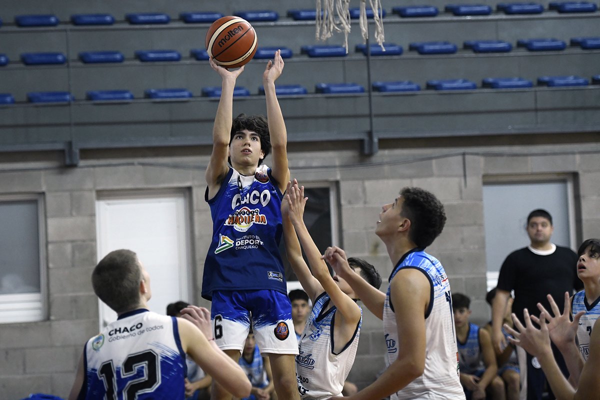 cabboficial's tweet photo. 🔥 Chaco fue implacable en el inicio de la jornada 2 del Grupo Norte y venció 95-56 a Tucumán.

📊 Walter Colussi con 15 puntos fue el máximo anotador del equipo chaqueño y Maximiliano Lizarraga  anotó 14 para los tucumanos https://t.co/djlmRpYRNE